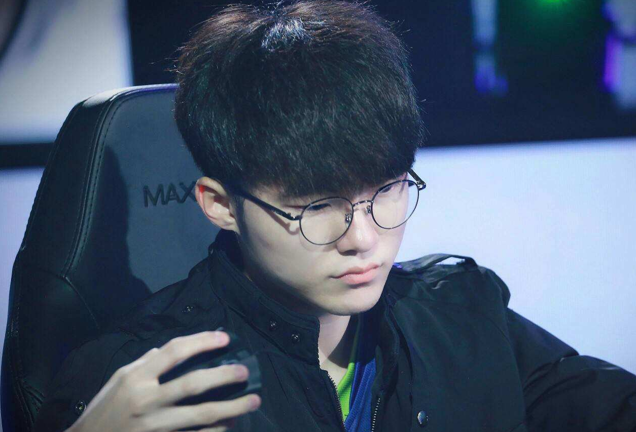一名替补内